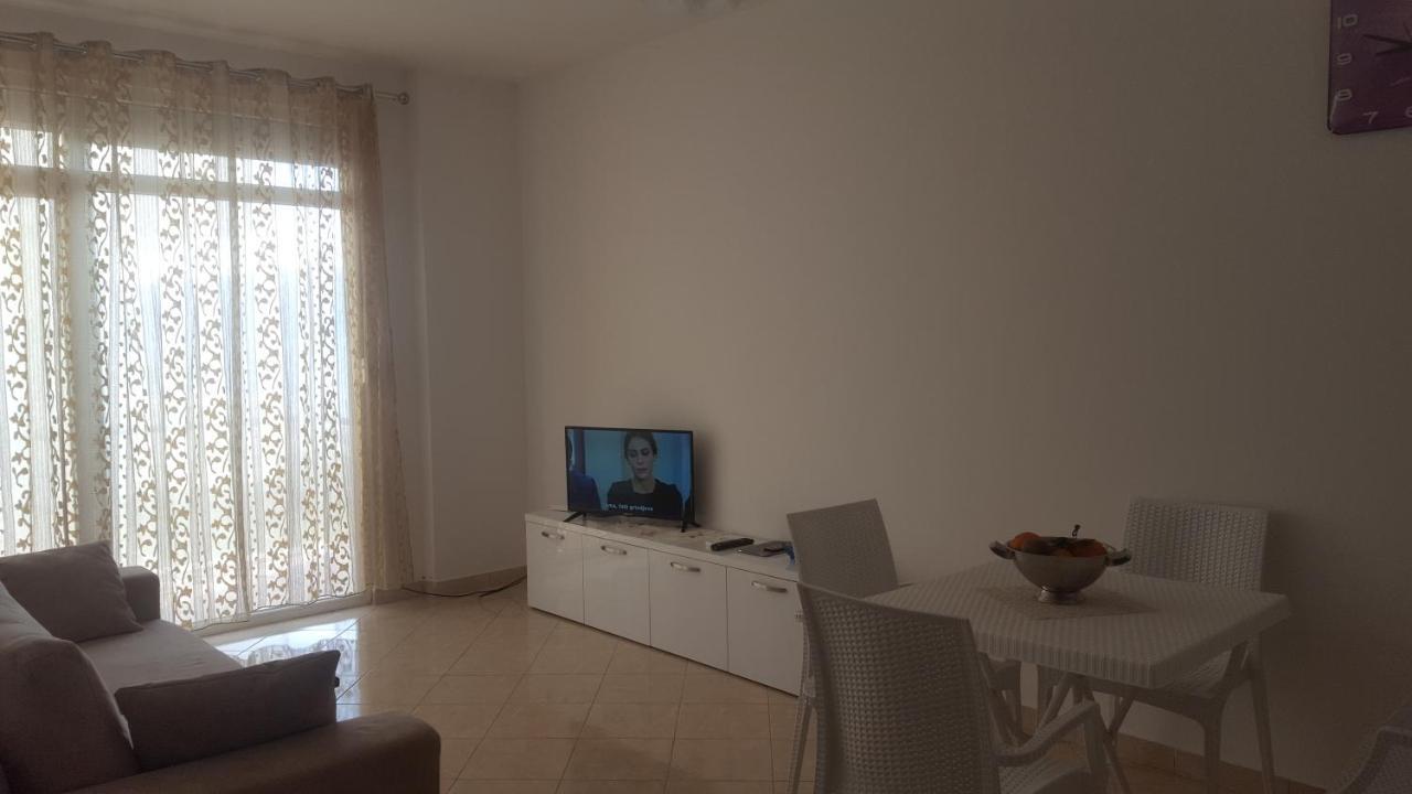 Casa Fronte Mare Apartment Vlore Bagian luar foto