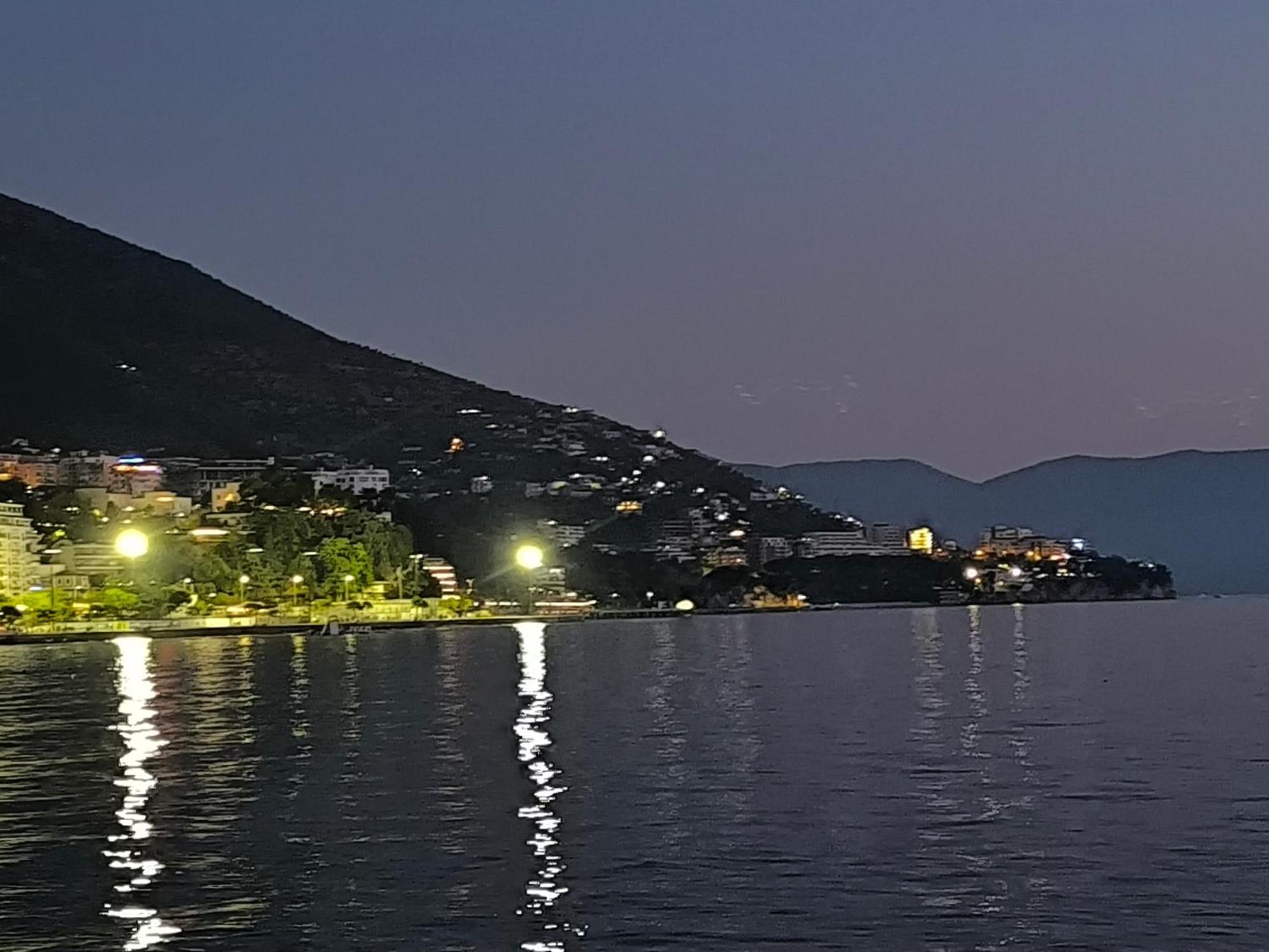 Casa Fronte Mare Apartment Vlore Bagian luar foto